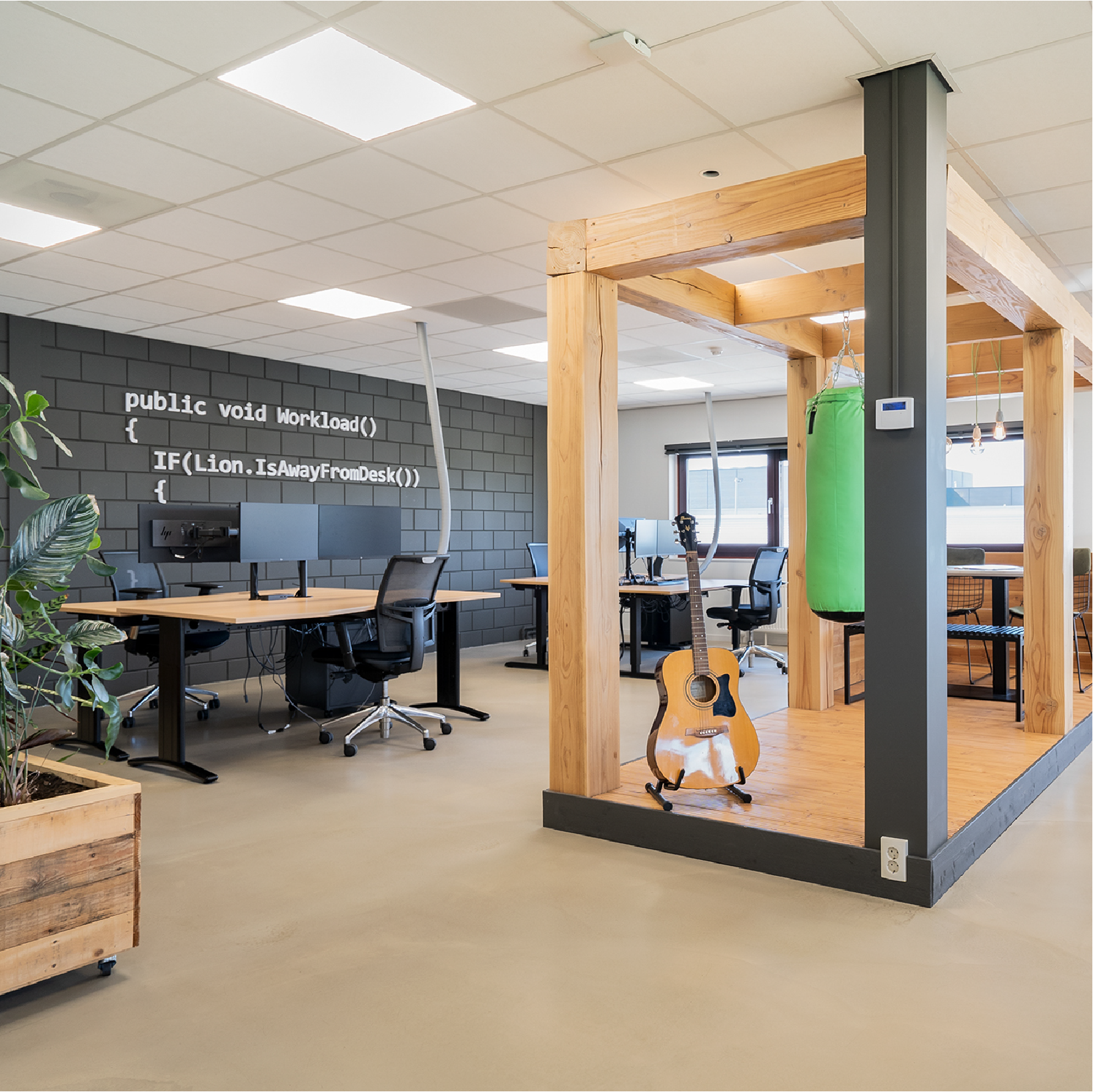 Kantoorruimte Veenderveld 76 in Roelofarendsveen dichtbij de snelweg A4